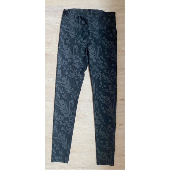 Fabletics Mid-Rise Printed PowerHold Legging XS - Picture 3 of 5